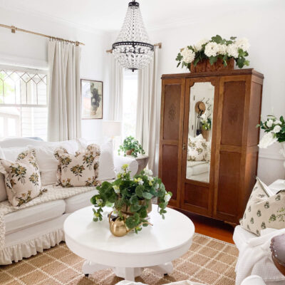Decorating a Small Cottage Living Room: 5 Simple Tips for Cozy Style