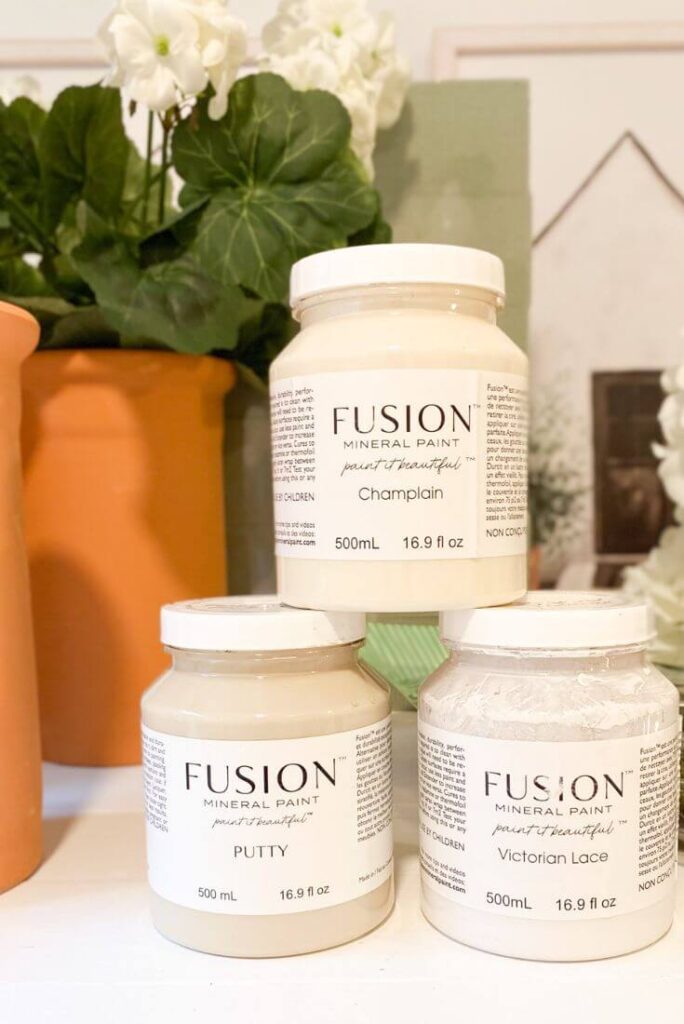 Favorite Fusion Mineral Paint colors: Champlain, Vintage Lace and Putty