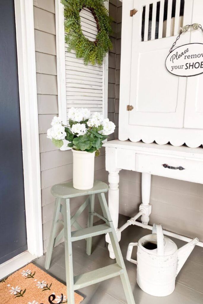 DIY Geranium Flower Pot for a decorating a small front porch for summer