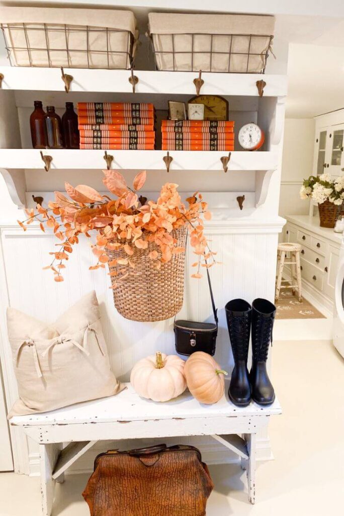 Simple Small Entryway Decor with Vintage Finds