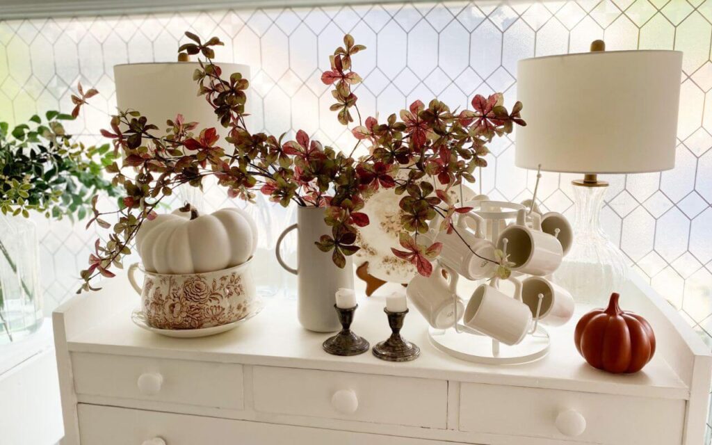 Easy Cozy Cottage Fall Decor Ideas