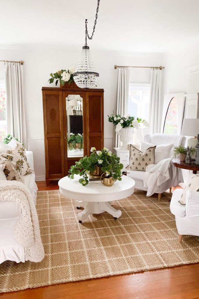 Simple ways to style jute rugs in living rooms, bedrooms or any cottage room.